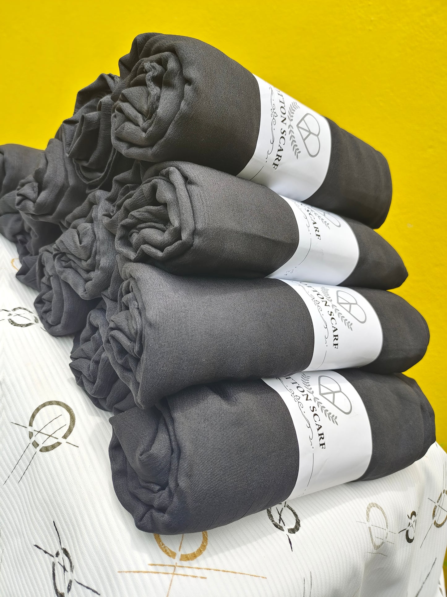 Black Ripped Classic Cotton Hijab – Premium Imported