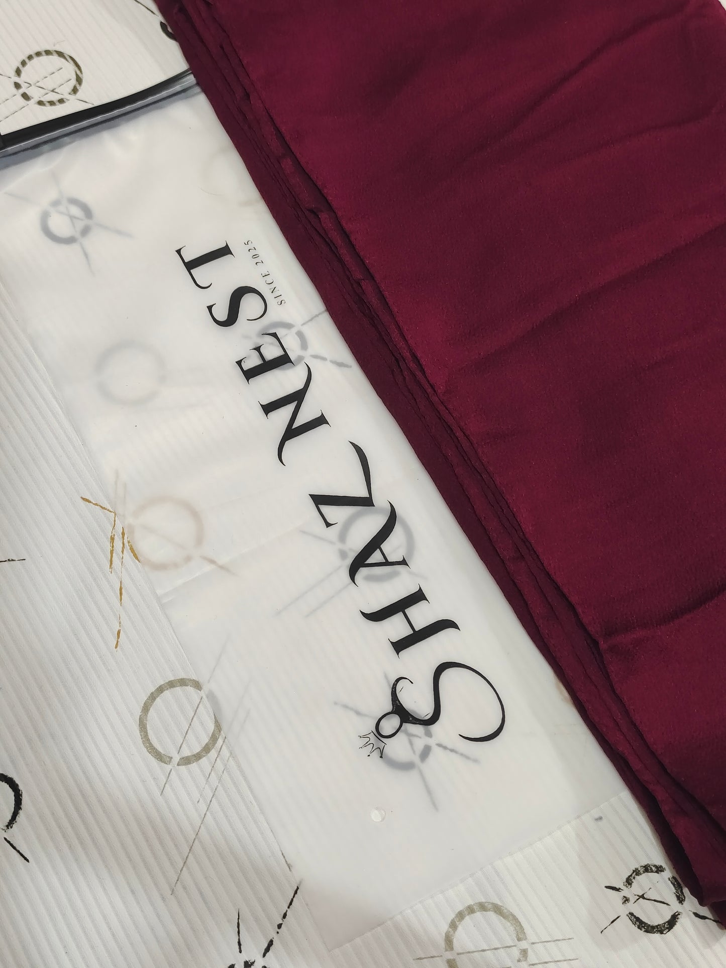 🛍️ Bubble Satin Hijab – Mulberry Wine | Soft Gloss Elegant Drape (Regular Size)