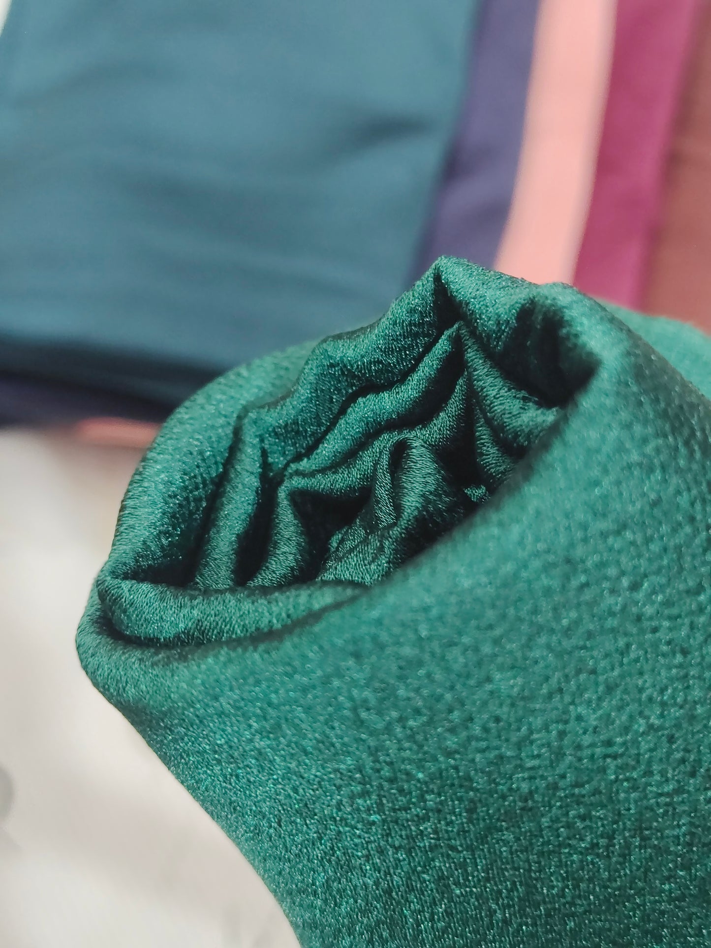 🛍️ Bubble Satin Hijab – Deep Forest Green | Soft Gloss Elegant Drape (Regular Size)