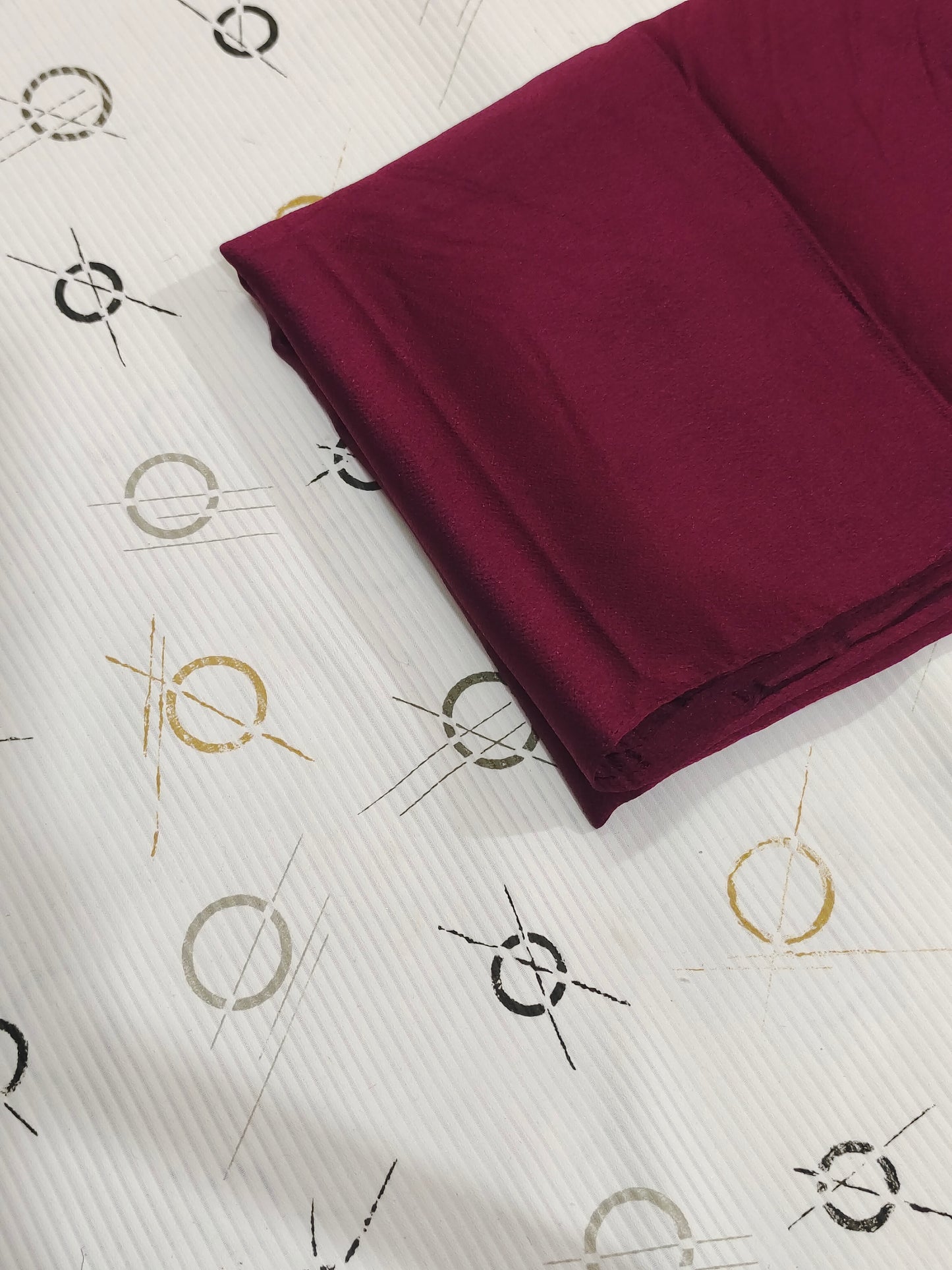 🛍️ Bubble Satin Hijab – Mulberry Wine | Soft Gloss Elegant Drape (Regular Size)